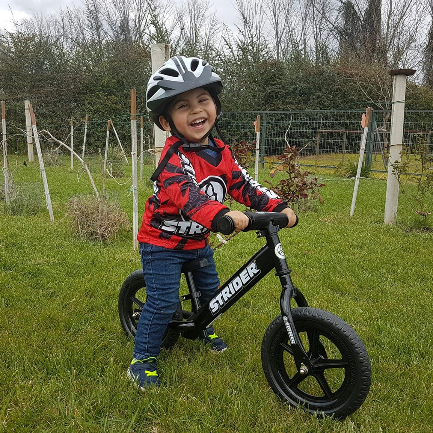 π΄ββοΈ Get your little ones rolling with our 12" No-Pedal Balance Bike! Perfect for kids aged 1-4, it features a comfy padded seat, safety pad, and flat-free tires! Easy assembly and adjustments = more fun, less hassle! π #KidsBike #BalanceBike #SafetyFirst